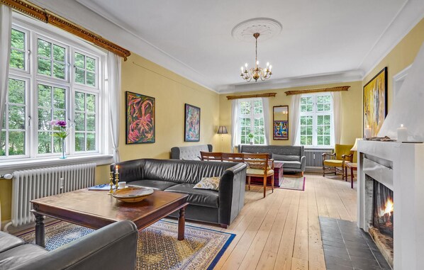 Televisio, takka, DVD-soitin