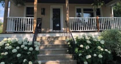 Super cute house with views of the lake. Great walkability score!