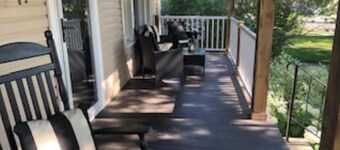 Super cute house with views of the lake.  Great walkability score!