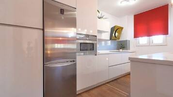 Réfrigérateur, micro-ondes, four, grille-pain