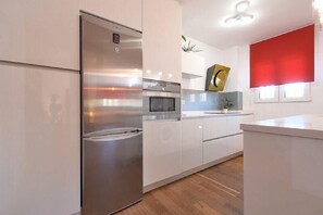 Kühlschrank, Mikrowelle, Ofen, Toaster