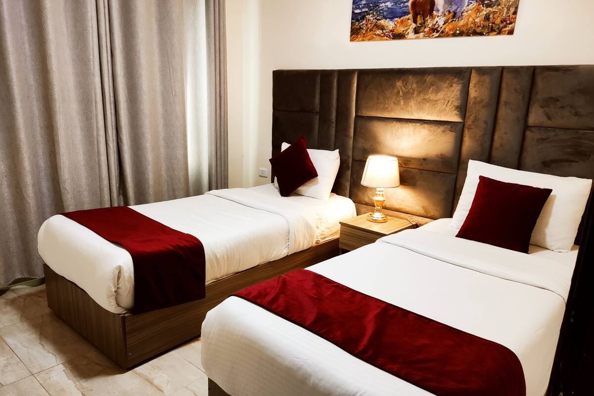 Egyptian cotton sheets, premium bedding, minibar, desk