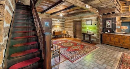 Spacious Large Cabin at Harding near I-65/Downtown Franklin