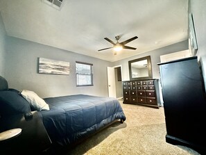 3 bedrooms, free WiFi, bed sheets - Waterfront home on Lake Eufaula (Checotah)