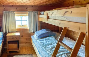 4 bedrooms, travel crib