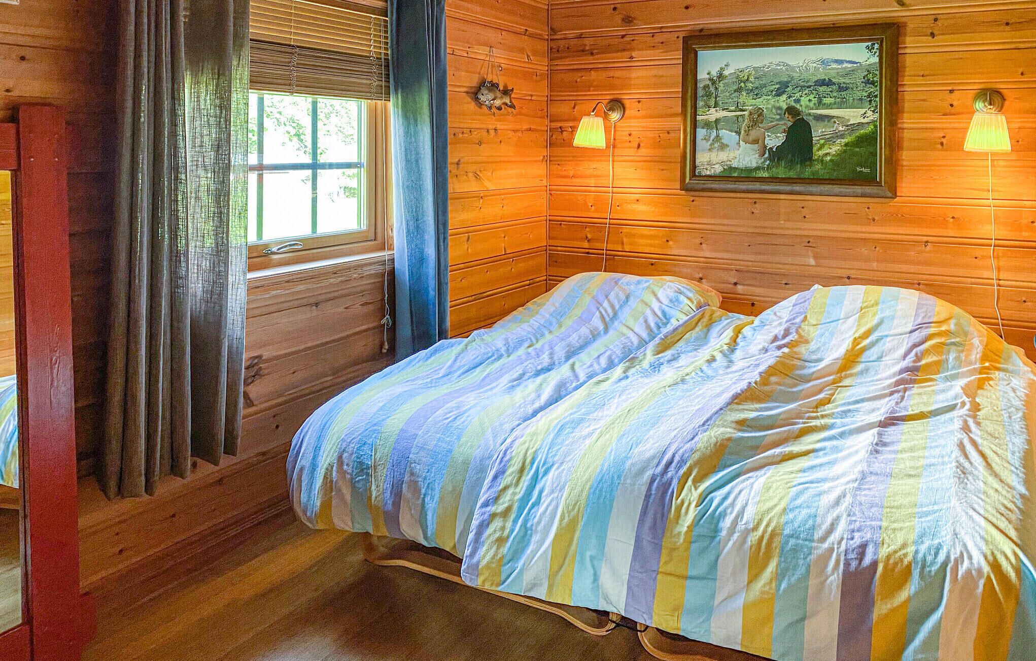 4 bedrooms, travel crib