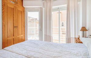 2 chambres, fer et planche à repasser, Wi-Fi gratuit, draps fournis