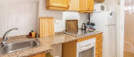 Oven, stovetop, coffee/tea maker