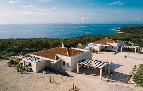 Charmante maison avec sauna à Novalja