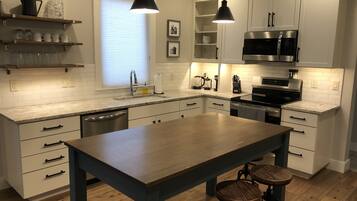 Frigorífic, microones, forn i placa de cuina