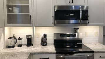 Frigorífic, microones, forn i placa de cuina