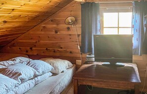 2 bedrooms, travel cot