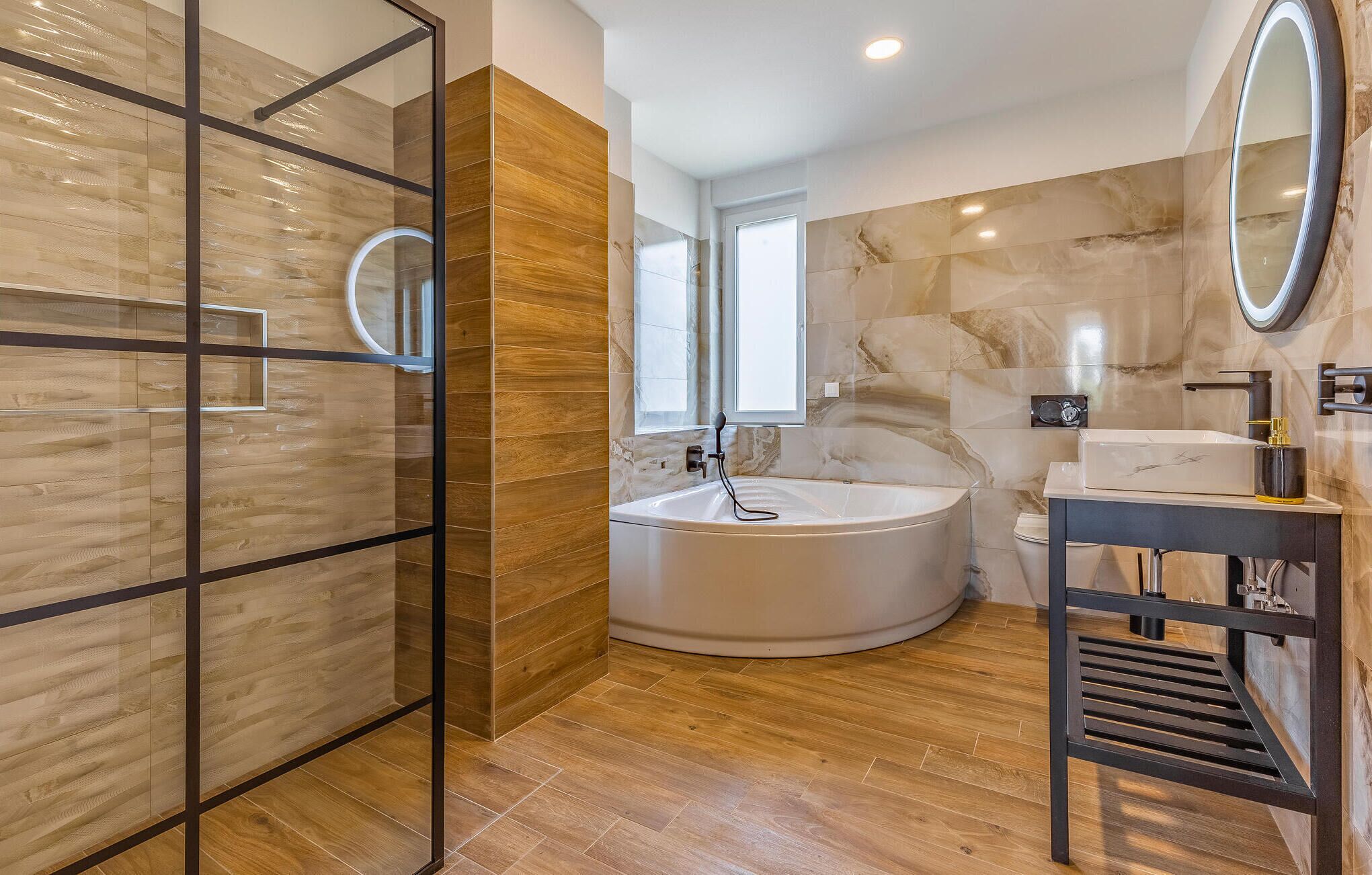 Combined shower/bathtub, hair dryer
