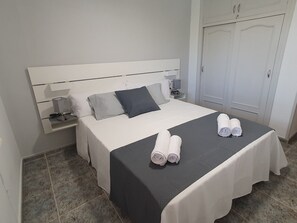 2 slaapkamers, een strijkplank/strijkijzer, reisbedje, wifi