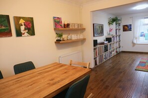 Dining - Two bedroom townhouse 5 minutes to the town centre (St. Neots)
