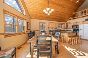 Casa, varias camas, hidromasaje | Restaurantes