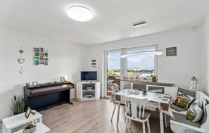 TV, DVD-spiller og stereoanlegg