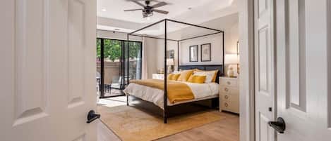 3 Schlafzimmer, Schreibtisch, Bügeleisen/Bügelbrett, Reisekinderbett