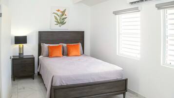 2 slaapkamers, een strijkplank/strijkijzer, gratis wifi, beddengoed