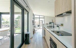 Fridge, microwave, stovetop, dishwasher - Lovely home in Voorthuizen with WiFi (Voorthuizen)
