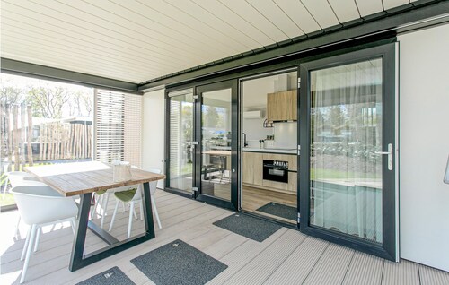 Lovely home in Voorthuizen with WiFi