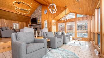 House (5 Bedrooms) | Property amenity