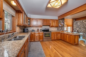 House (5 Bedrooms) | Property amenity