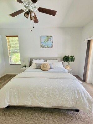 3 bedrooms, desk, iron/ironing board, free WiFi - Close to brand new Downtown WellenPark Warm Minerals Costco (North Port)