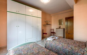 3 bedrooms, bed sheets