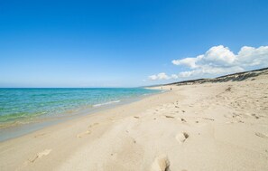 Una spiaggia nelle vicinanze