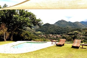 Outdoor pool - Alpine house in the center of Lumiar with spring water (Nova Friburgo)
