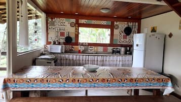 Microondas y comedor