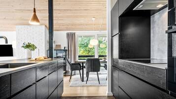 Frigorifero, forno, piano cottura, lavastoviglie