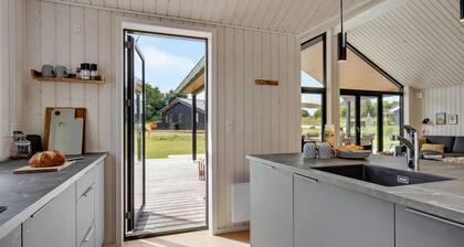 Cozy home in Hørve with WiFi