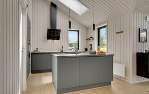 Fridge, oven, stovetop, dishwasher - Cozy home in Hørve with WiFi (Hørve)