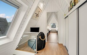 2 bedrooms, travel crib, free WiFi - 2 bedroom cozy home in Farsø (Farsø)