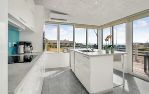 Réfrigérateur, four, plaque de cuisson, lave-vaisselle