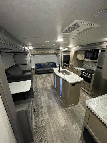 Peaceful, Quiet RV right near the beach @ Crystal Beach, Tx