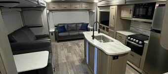 Peaceful, Quiet RV right near the beach @ Crystal Beach, Tx