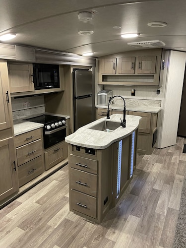 Peaceful, Quiet RV right near the beach @ Crystal Beach, Tx