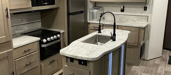 Peaceful, Quiet RV right near the beach @ Crystal Beach, Tx