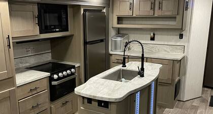 Peaceful, Quiet RV right near the beach @ Crystal Beach, Tx