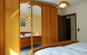 2 Schlafzimmer, Reisekinderbett, kostenloses WLAN