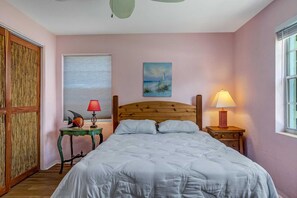 2 bedrooms, desk, iron/ironing board, free WiFi