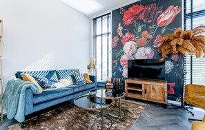 Een smart-tv en een open haard