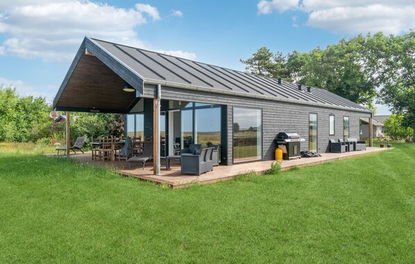 Outdoor dining - Beautiful home in Slagelse with WiFi (Slagelse)