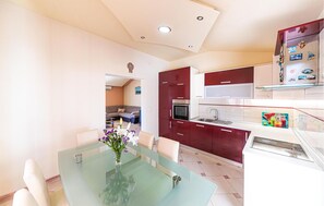 Refrigerador, horno, parrilla de estufa y lavavajillas 