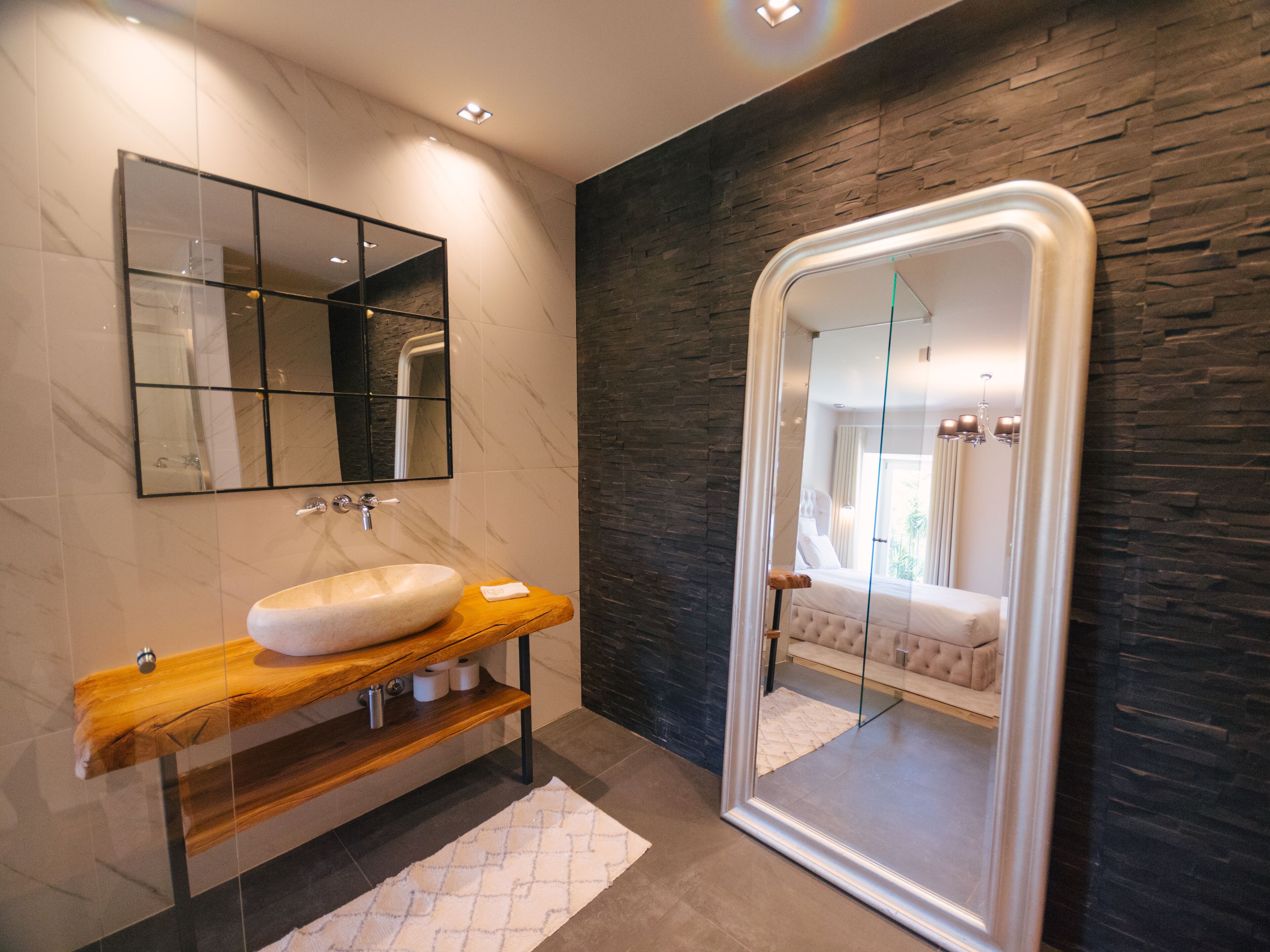 Familien-Vierbettzimmer, 2 Queen-Betten | Badezimmer | Dusche, Regendusche, Haartrockner, Handtücher