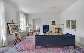 TV, fireplace - 6 bedroom gorgeous home in Kværndrup (Kværndrup)