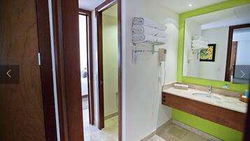 Combined shower/bathtub